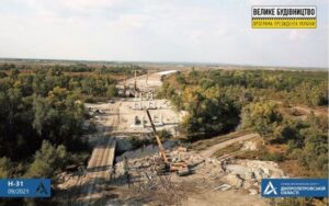 В Днепропетровской области вместо трёх отдельных мостов строят эстакаду (фото)