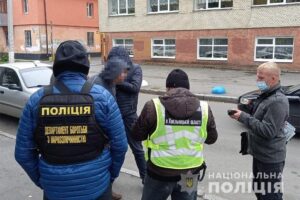 В Украине был задержан учитель, сбывавший наркотики в школе (Фото)