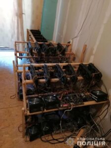 В квартире жителя Кривого Рога обнаружили майнинговую ферму криптовалюты