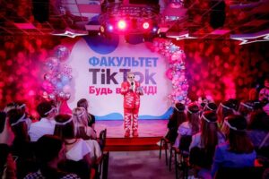 Первый в мире: в Украине запустили факультет TikTok (Фото, видео)