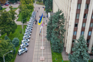 В Днепре районным подразделениям полиции передали новые иномарки