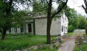 В Днепре на Игрени снесут старую “заброшку”, где убили и изнасиловали ребенка