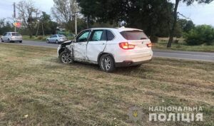 На Запорожье пьяный депутат горсовета снес фонарный столб и сбил человека