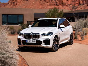 BMW не спешит отказываться от бензиновых двигателей