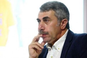 Становятся особенно опасными: Комаровский объяснил, можно ли детям давать сладости