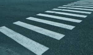 В центре Днепра на "зебре" сбили женщину: пострадавшая в больнице