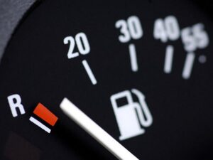 Почему при езде накатом не сэкономишь бензин