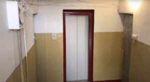 В Днепре на Поля отремонтировали подъезды многоквартирного дома (видео)