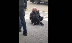 В Днепре на проспекте Гагарина задержали агрессивного мужчину с ножом (видео)