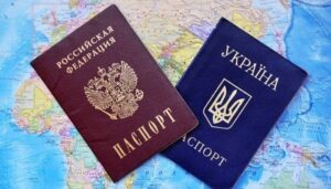 В Украине граждан с паспортами РФ хотят урезать в правах