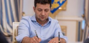В Украине ветеранов войны и семей погибших защитников Украины обеспечат жильем: указ Зеленского