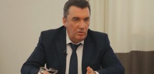 Секретарь СНБО предлагает сделать английский язык официальным в Украине