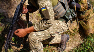 На Донбассе российские наемники трижды обстреляли позиции ВСУ: погиб украинский военный