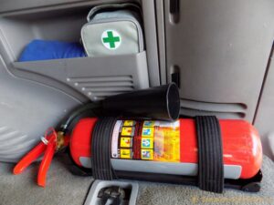 Безопасность в автомобиле: как правильно выбрать огнетушитель