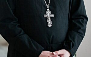 В Киеве епископ православной церкви избил женщину