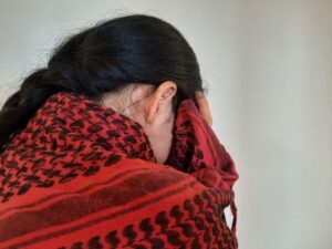 Украли 30 тыс грн: в Днепре цыгане ограбили пенсионерку в ее доме