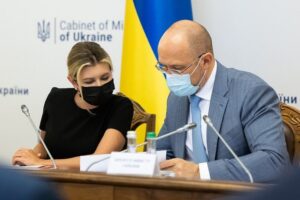В Днепр с рабочим визитом едут премьер-министр и Елена Зеленская