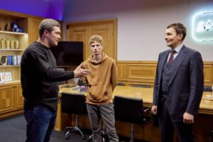 Парень, создавший поддельную версию “Дии” может поработать в Минцифре
