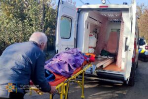 Лежала на полу посреди комнаты: в Никополе спасатели помогли одинокой пенсионерке