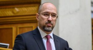 Шмыгаль анонсировал повышение зарплат медикам