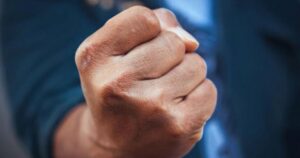 Попросил вести себя тише: в Киеве медики избили пациента