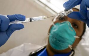 Минздрав назвал симптомы легкой формы COVID-19: перечень