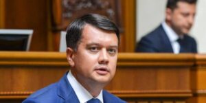 В “Слуге народа” собрали подписи за отставку Разумкова