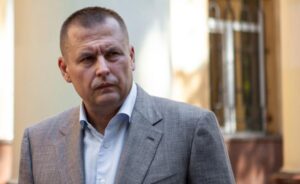 “Неприкасаемых нет”: Филатов уволил начальника управления образования после скандала в 126 школе