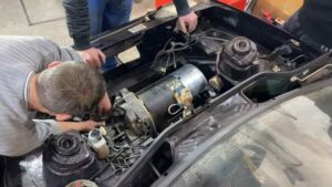 В Днепре из окна многоэтажки мужчина упал на козырек