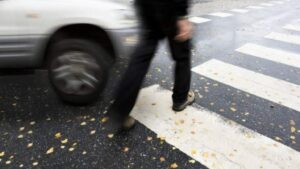 В Днепре автомобиль сбил пожилого мужчину на “зебре”