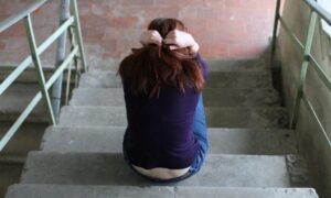 В Кривом Роге компания молодых людей избила соседей из-за жалоб на шум