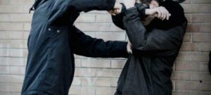 Сняли часы «Ориэнт»: в Днепре двое неизвестных ограбили мужчину