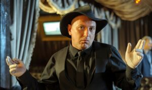 Звезда сериала “Пес” попал в громкий скандал (видео 18+)