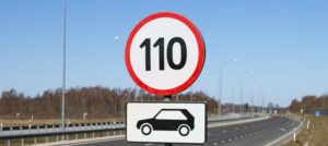 110 км в час теперь можно ехать не везде: водителей в Украине предупредили о важном нововведении