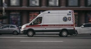 Не удержала равновесие: на Днепропетровщине школьница упала на бетонную плиту