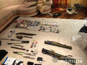 Два РПГ, граната и огнестрельное оружие: на Киевщине задержали вора-рецидивиста (Фото, видео)