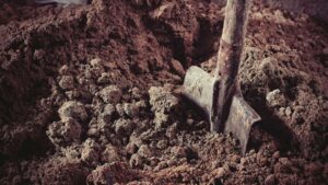 В Днепре ритуальщики вымогали деньги за похороны умерших