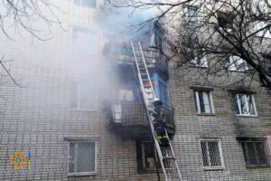 В Никополе произошел пожар в жилой пятиэтажке (Фото)