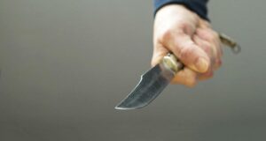 Конфликт из-за громкой музыки: в Днепре мужчину ранили ножом