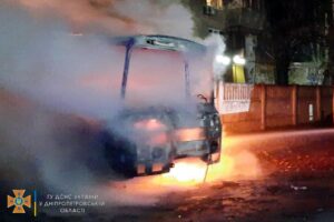 В Марганце на стоянке дотла сгорел автобус