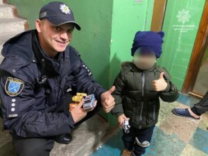 В Днепре трехлетний ребенок сам пришел ночью в супермаркет за игрушкой