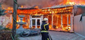 В Каменском дотла выгорел магазин секонд-хенда