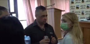 Сломали челюсть: в Донецкой области помощники нардепа от ОПЗЖ затеяли драку с депутатами горсовета (Видео)