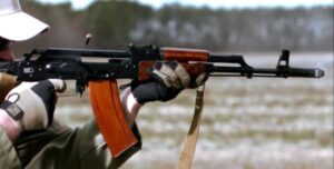 Под Никополем военный случайно подстрелил местного жителя
