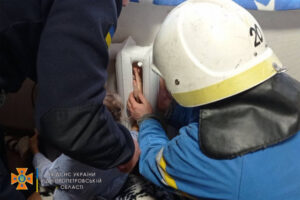 На Днепропетровщине 8-летняя девочка застряла в батарее