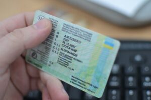 С сегодняшнего дня можно забрать водительское удостоверение на Укрпочте