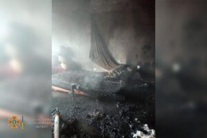 В Каменском горела квартира в пятиэтажке: пострадала девушка