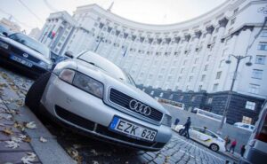 Владельцы “евроблях” нашли способ продлить льготную растаможку: в чем его риски