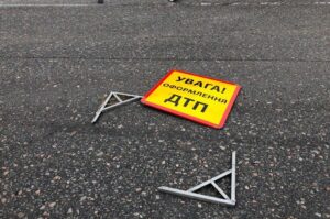 В Днепре грузовик протаранил легковушку: видео момента ДТП