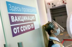 Медик рассказал, можно ли онкобольным вакцинироваться от COVID-19 и какими вакцинами
